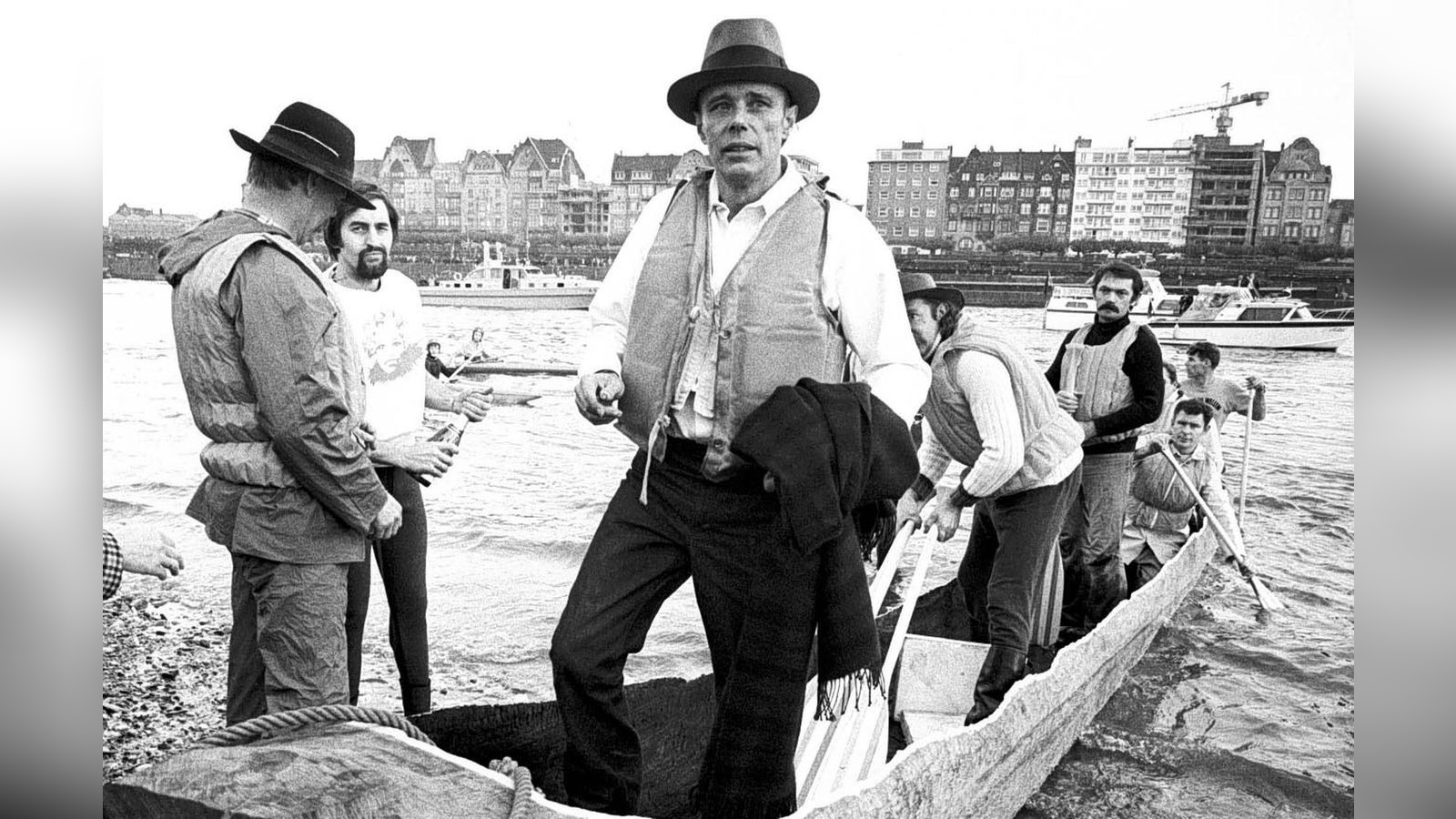 Moyland-Ausstellung-Joseph-Beuys-w-re-beinah-ein-exzentrischer-Eremit-geblieben