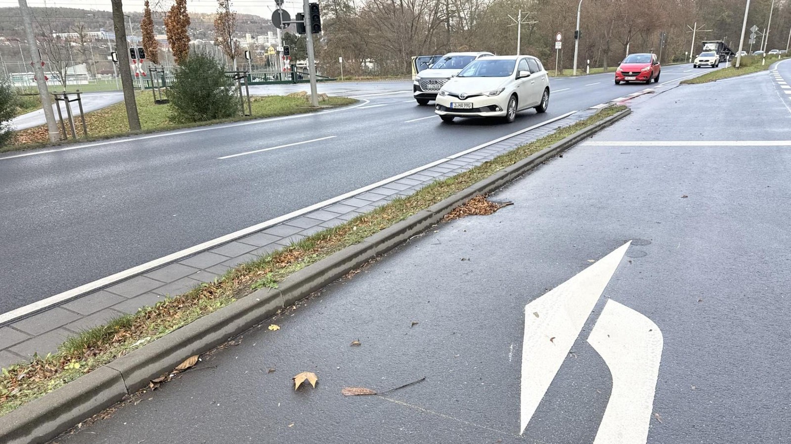 Am-Stadion-in-Jena-geht-das-Tor-auf-und-zur-Sicherheit-steht-auch-der-Blitzer