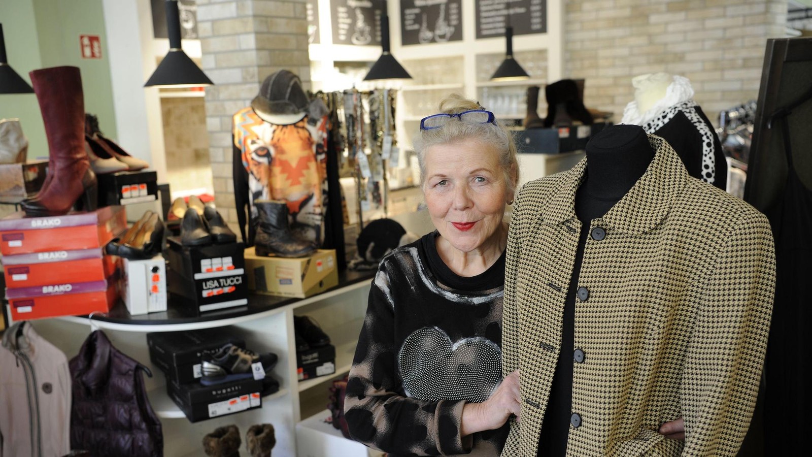 Mit-lachendem-und-weinendem-Auge-Mode-Pfaff-schlie-t-nach-einem-halben-Jahr-in-Arnstadt