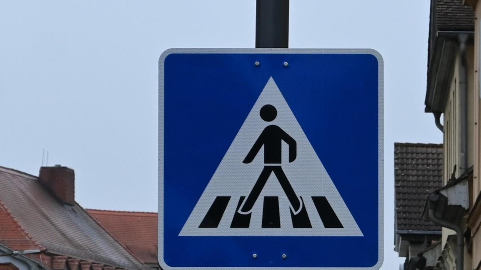 Frau-wird-in-Bad-Salzungen-von-Lkw-erfasst-und-t-dlich-verletzt