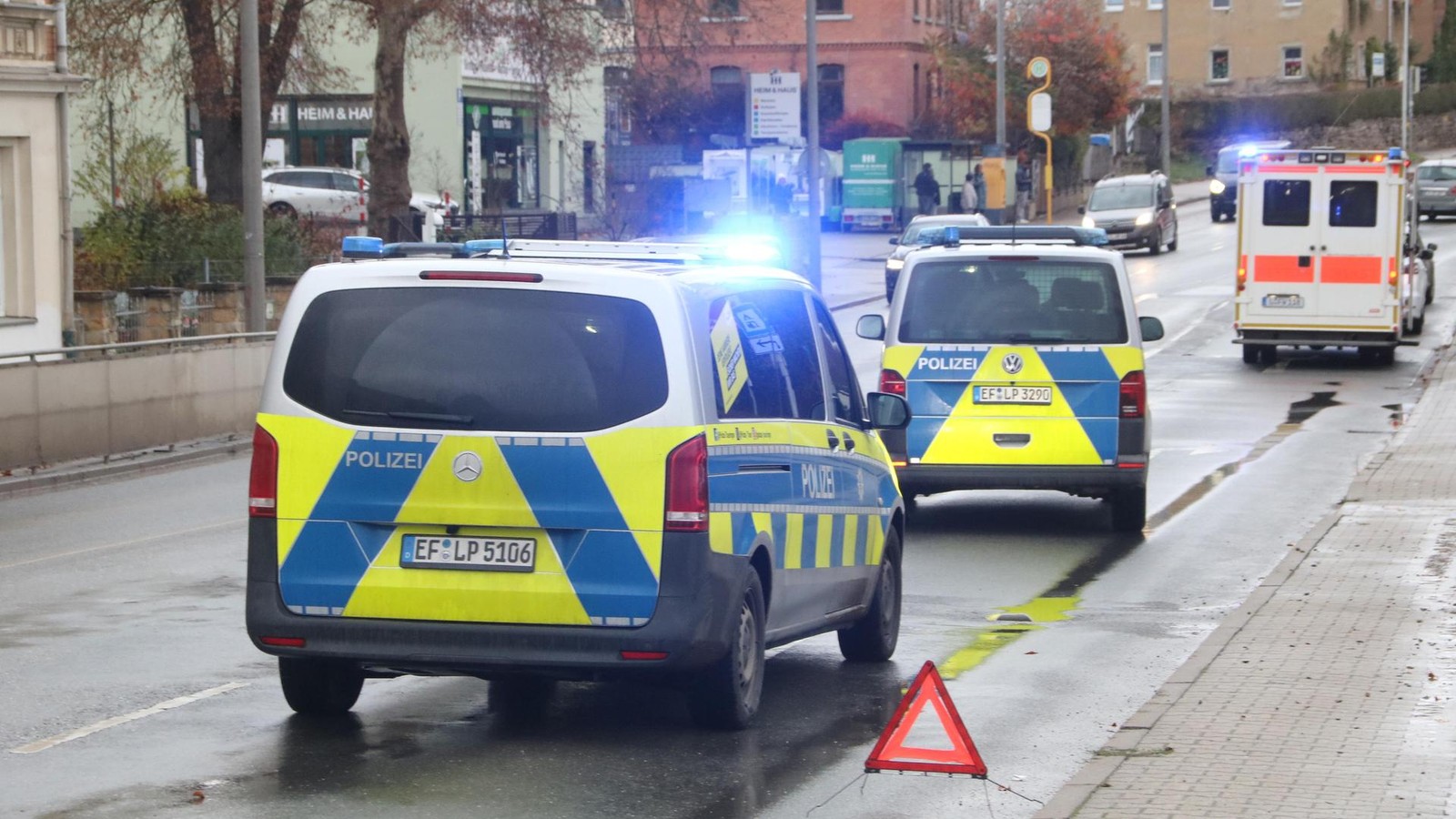 Kurz-vorm-Feierabendverkehr-Unfall-auf-einer-Hauptverkehrsachse-im-Geraer-Norden