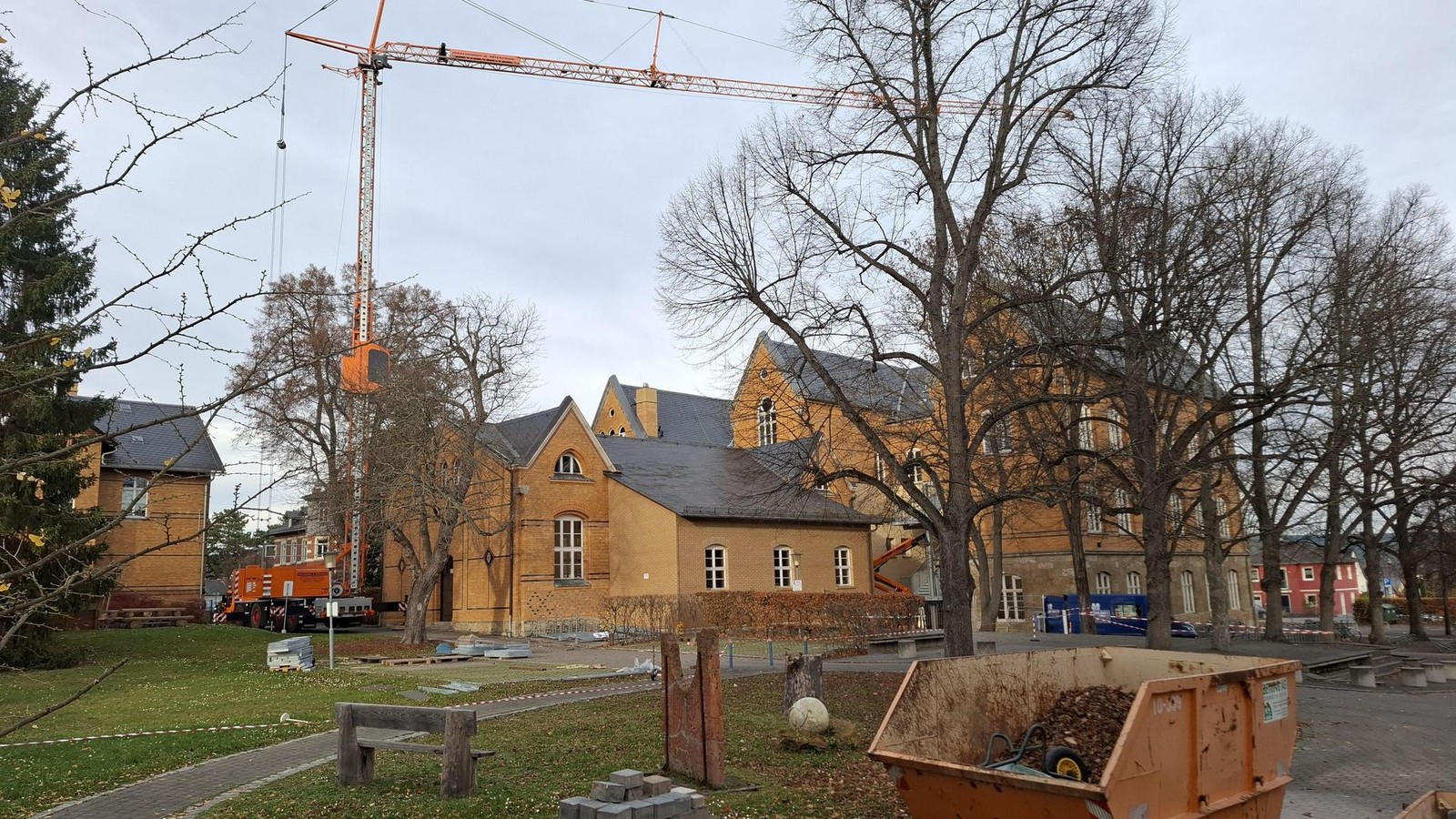 Warum-am-Saalfelder-B-ll-Gymnasium-ein-Gro-kran-steht