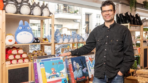 Ghibli-Store eröffnet in Hamburg – Fans warten bis zu einer Stunde vor dem Laden