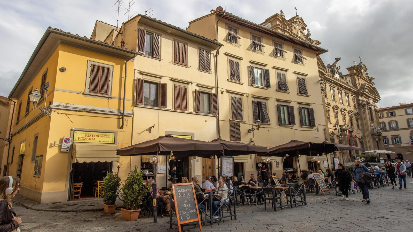 Schluss-mit-Aperitivo-Florenz-verbietet-ab-2026-Au-engastronomie