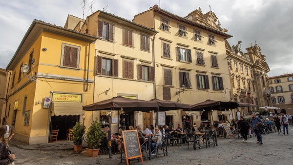 Schluss mit Aperitivo: Florenz verbietet ab 2026 Außengastronomie