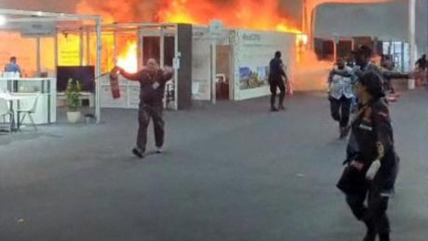 Klimakonferenz: Feuer sorgt für Panik – Videos zeigen riesige Flammen