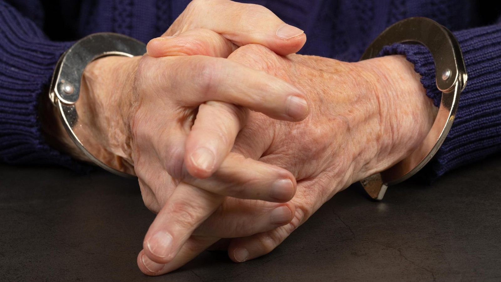 Opa-klaut-Dahinter-k-nnte-eine-bestimmte-Demenz-Erkrankung-stecken