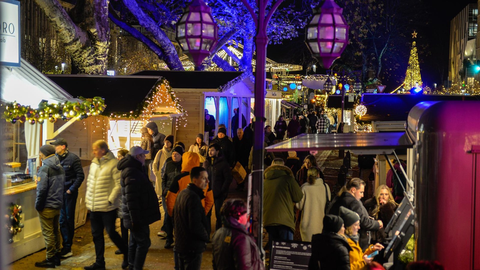 -Winter-Village-auf-dem-D-sseldorfer-Weihnachtsmarkt-Bedient-jedes-Klischee-