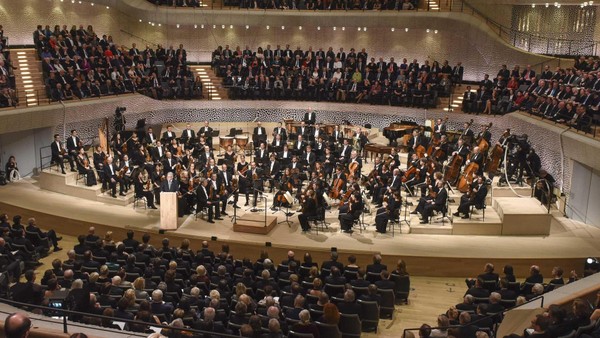 Pult-Star gestürzt – wer ihn beim Konzert in der Elbphilharmonie ersetzt