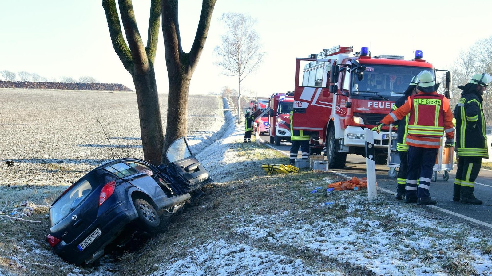 T-dlicher-Unfall-im-Kreis-Wolfenb-ttel-Autofahrer-stirbt-nach-Baumkollision
