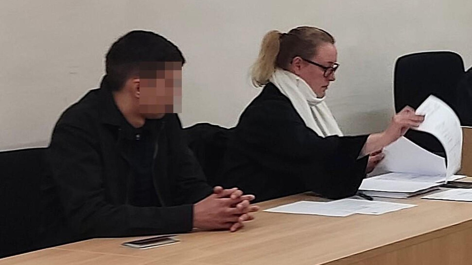 Streit-um-Taschentuch-eskaliert-Schl-gerei-vor-Gericht-im-Altenburger-Land