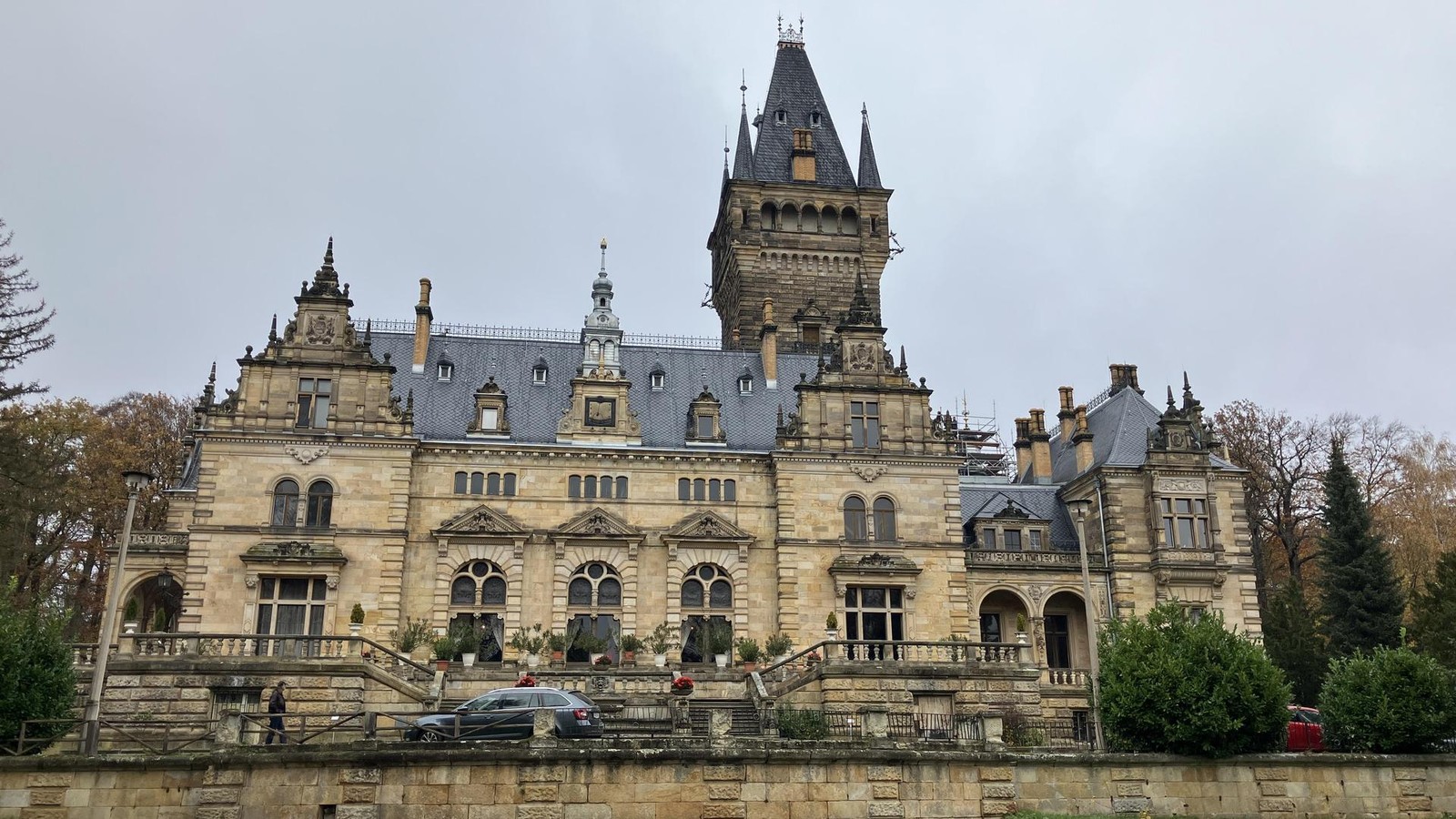 Schlossherr-im-Saale-Holzland-wird-per-Haftbefehl-gesucht