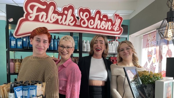 Tolle, Pixie, Vokuhila: „Fabrik Schön“ fertigt Frisuren aus jeder Epoche