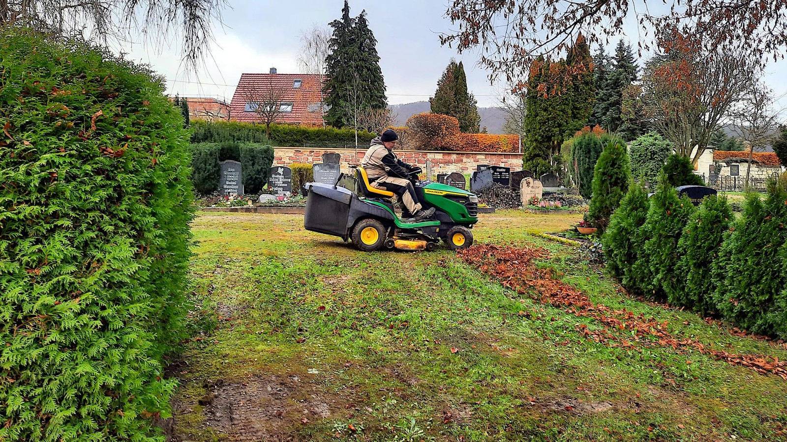 Diese-Urnen-Wiesen-im-Weimarer-Land-sollen-bald-deutlich-teurer-werden