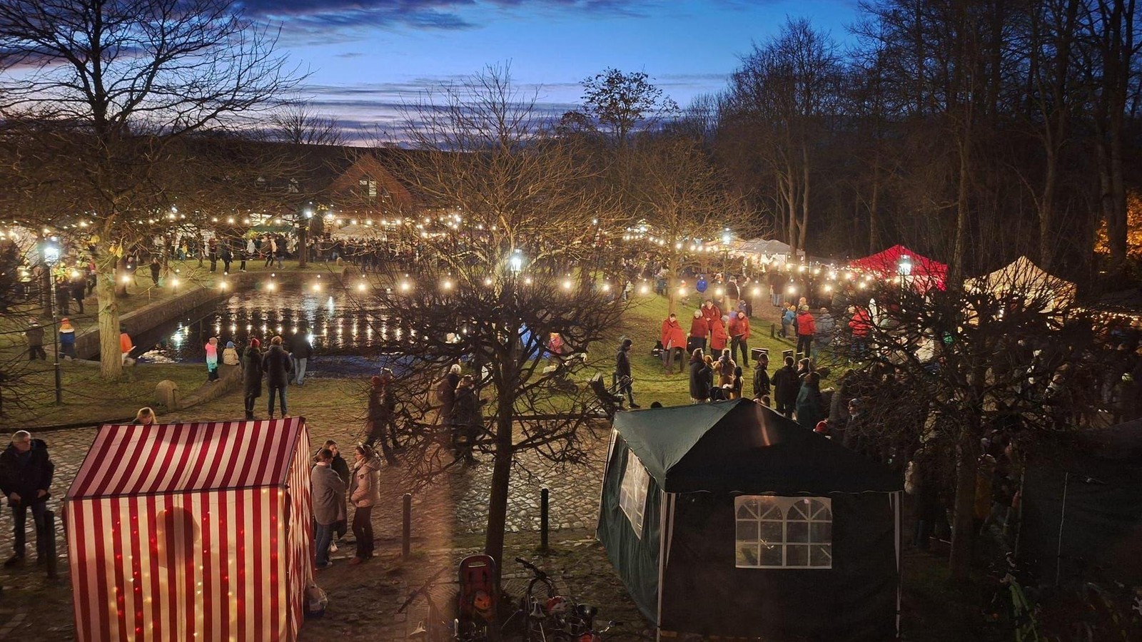 So-hyggelig-sind-die-Weihnachtsm-rkte-im-Nordosten-von-Hamburg