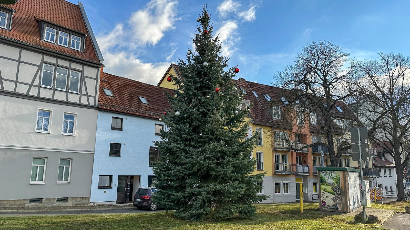 Tanne-M-tzen-Aktion-und-festliche-Stimmung-Es-weihnachtet-im-n-chsten-Ortsteil-von-Jena-