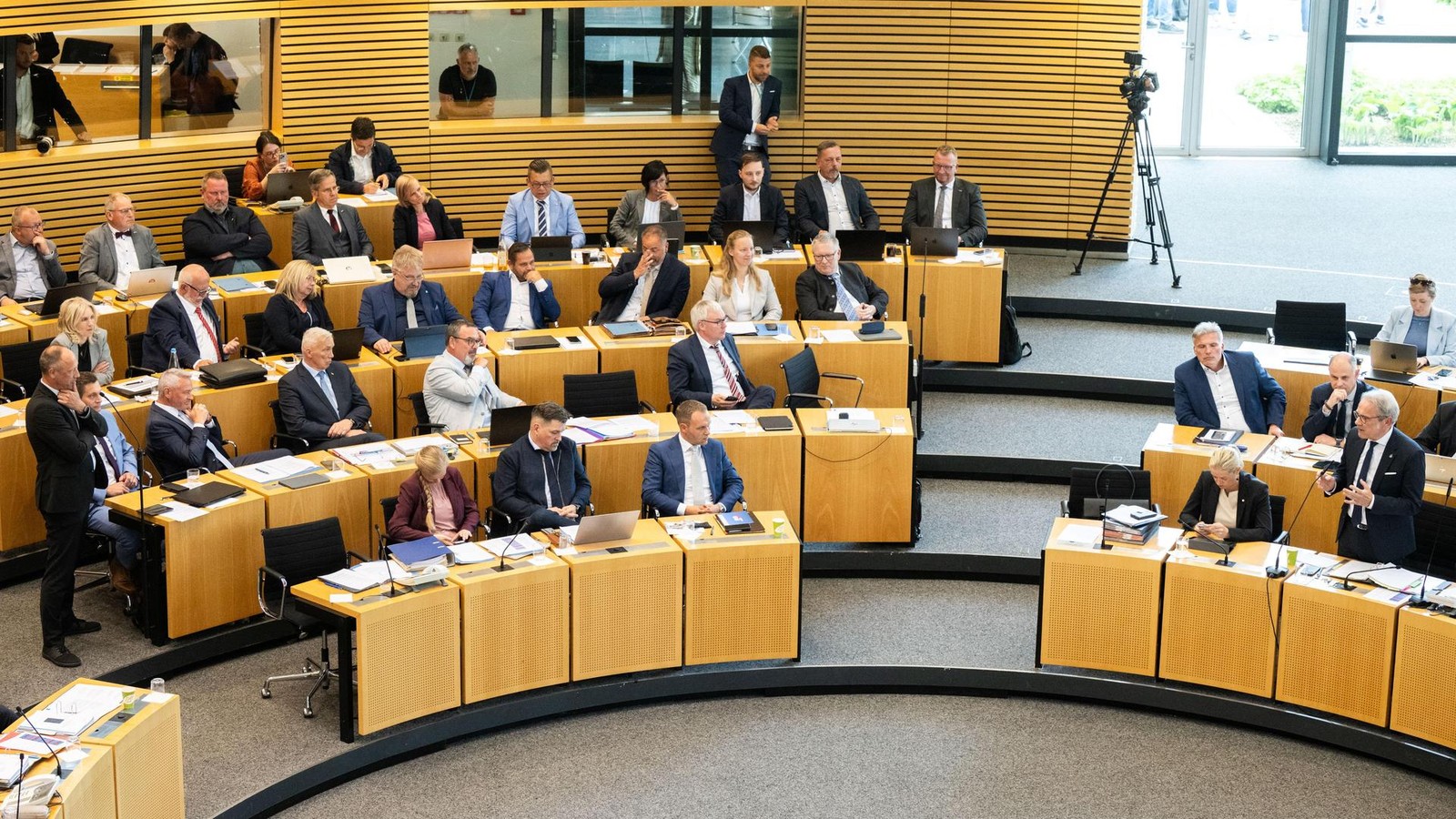 Streit-um-AfD-Spionageverdacht-Pressefreiheit-gest-rkt-Th-ringer-Innenminister-abgekanzelt