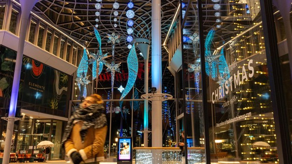 Westfield-Center feiert erstes Weihnachtsfest mit riesigen „Polarlichtern“