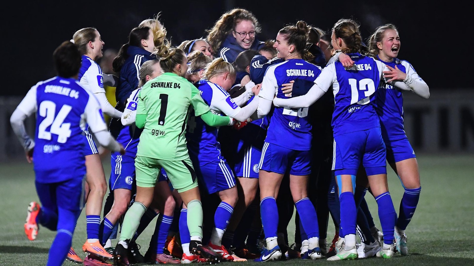 Am-Ende-wurde-es-dramatisch-Schalke-ringt-BVB-im-Pokal-Derby-nieder