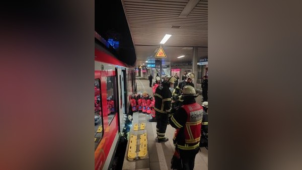 Betrunkener stürzt am Berliner Tor ins Gleisbett, während S-Bahn einfährt