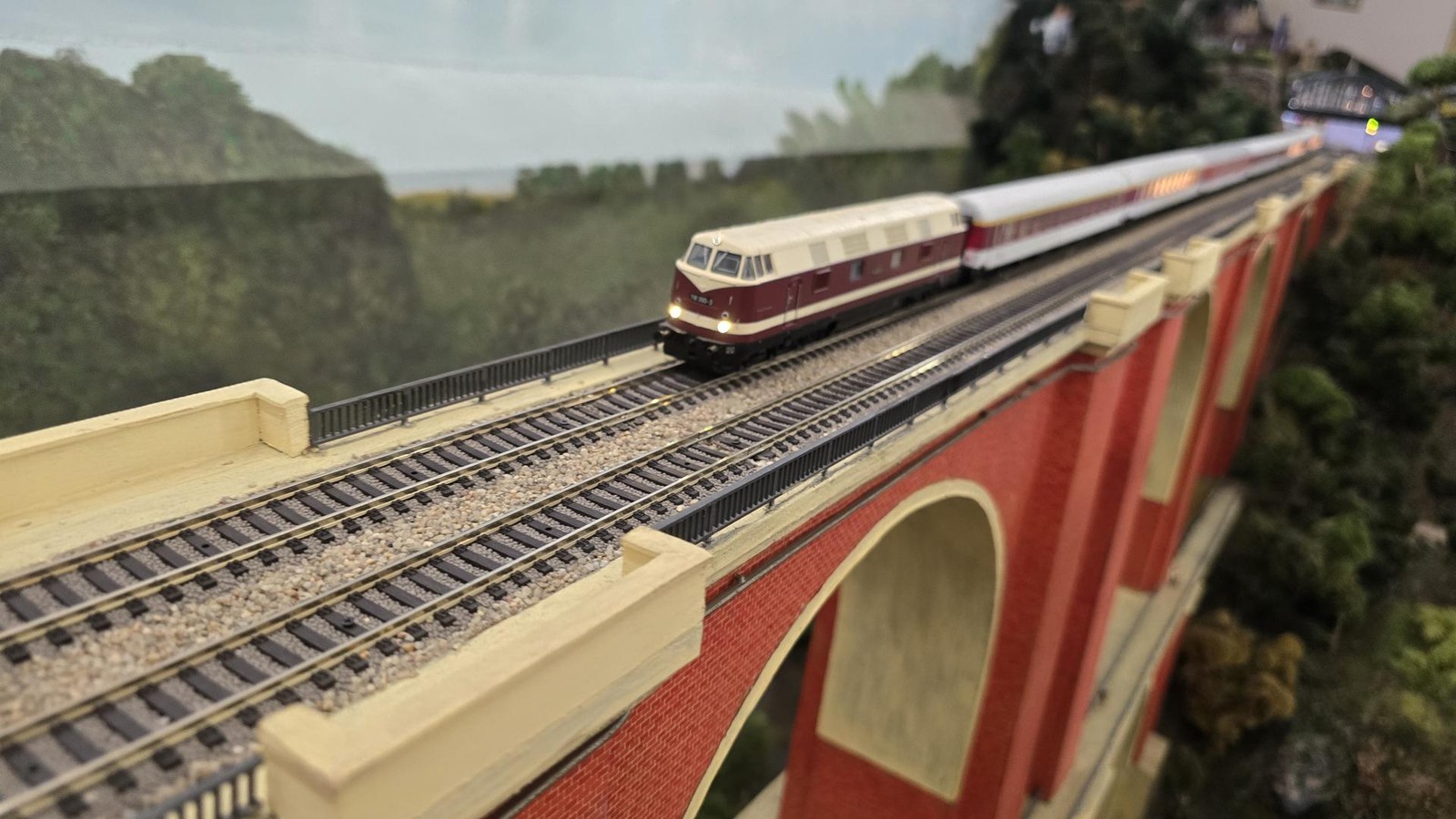 Greiz-Hier-tritt-sogar-Helene-Fischer-auf-Miniatur-Wunderwelt-der-Modellbahner