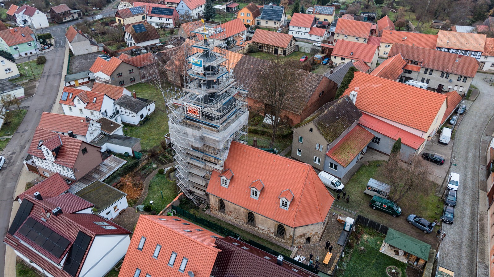 Wie-der-Knopf-im-Kreis-Gotha-auf-den-Turm-kommt