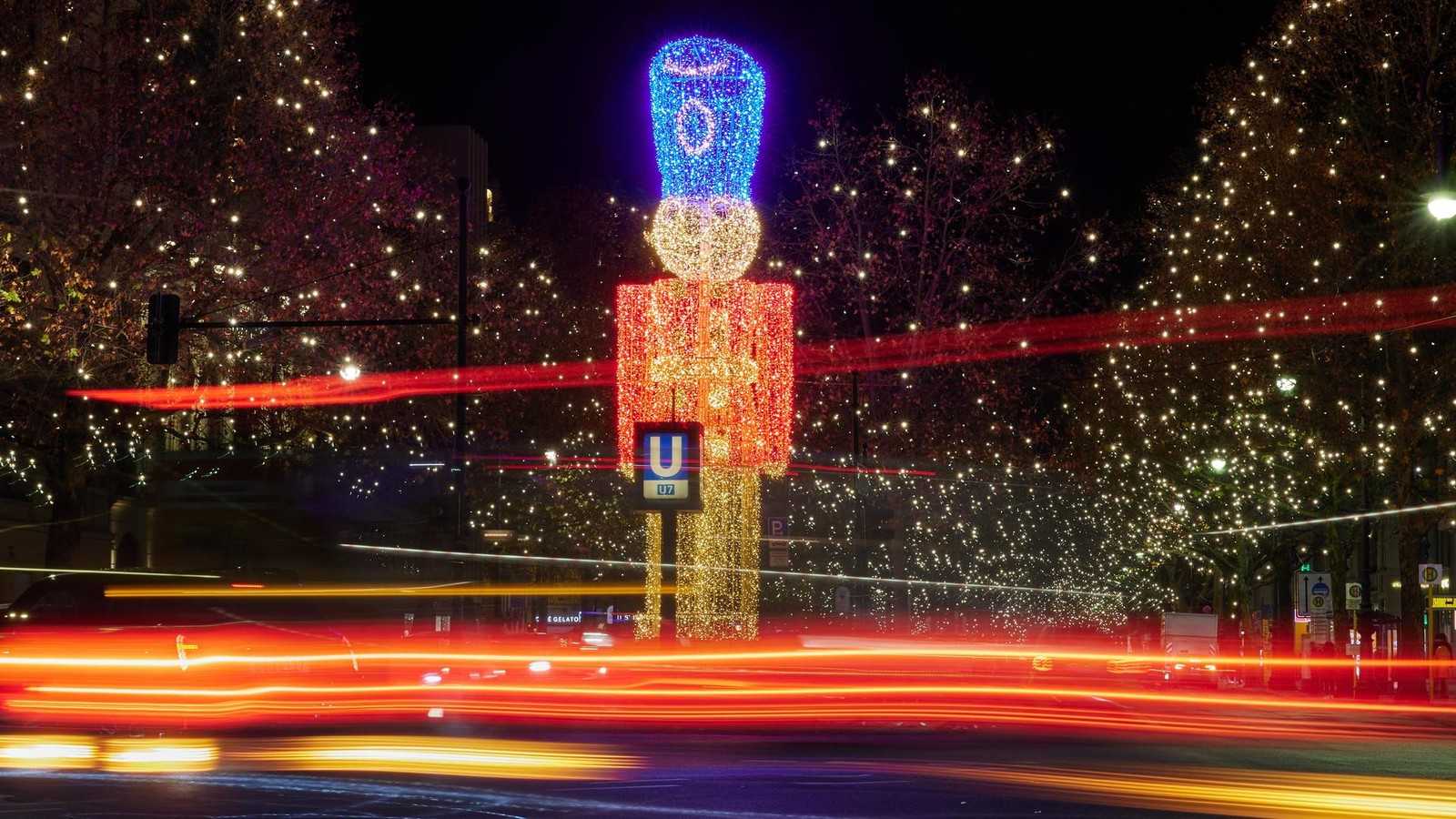 Diese-Motive-gibt-es-bei-der-Weihnachtsbeleuchtung-am-Kudamm-zu-sehen