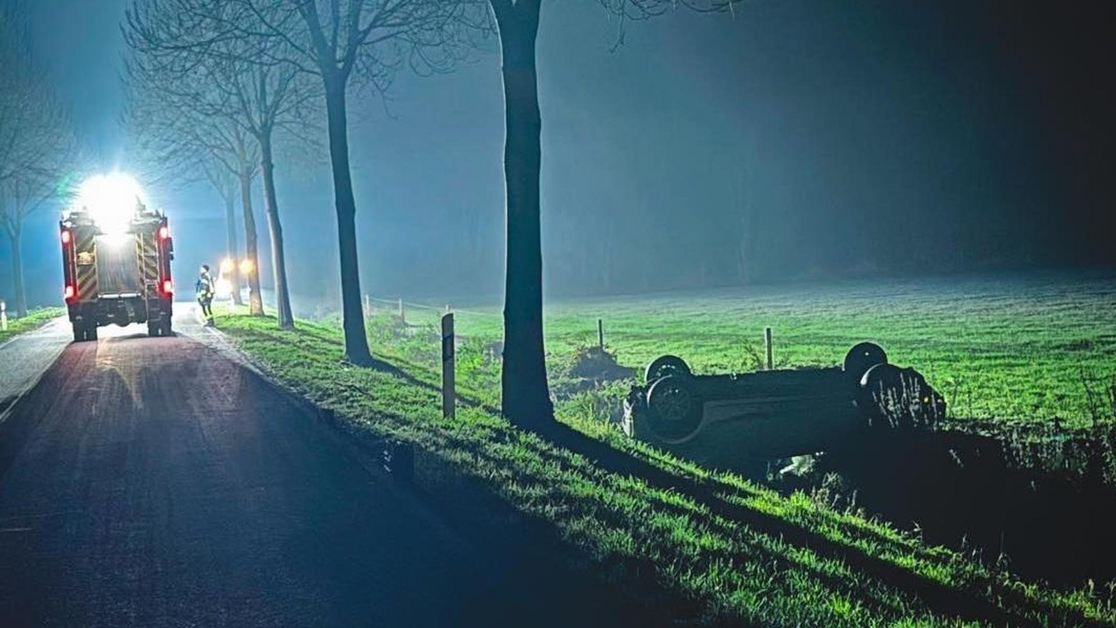 Unfall-in-Kranenburg-Pkw-kommt-von-der-Fahrbahn-ab-und-landet-im-Graben