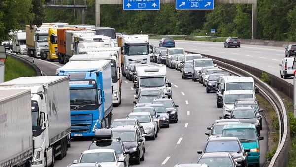 Das wird eng: Autobahn GmbH lässt Brücken reparieren und Spuren sperren