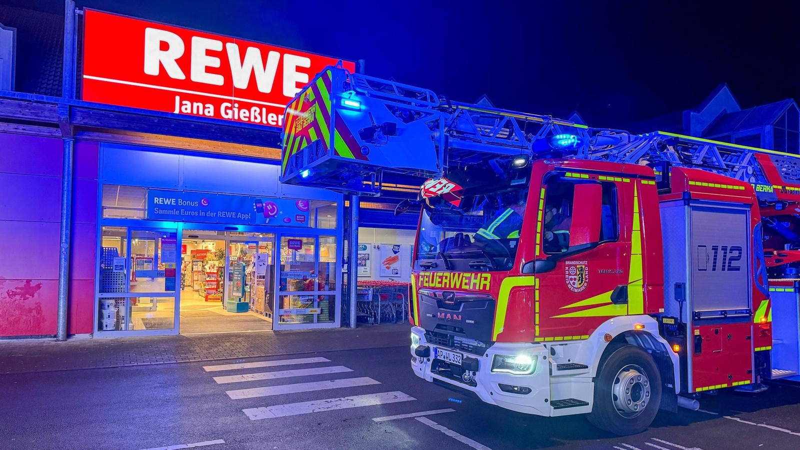 Rewe-Markt-in-Bad-Berka-evakuiert-Nach-Brand-werden-Zeugen-gesucht