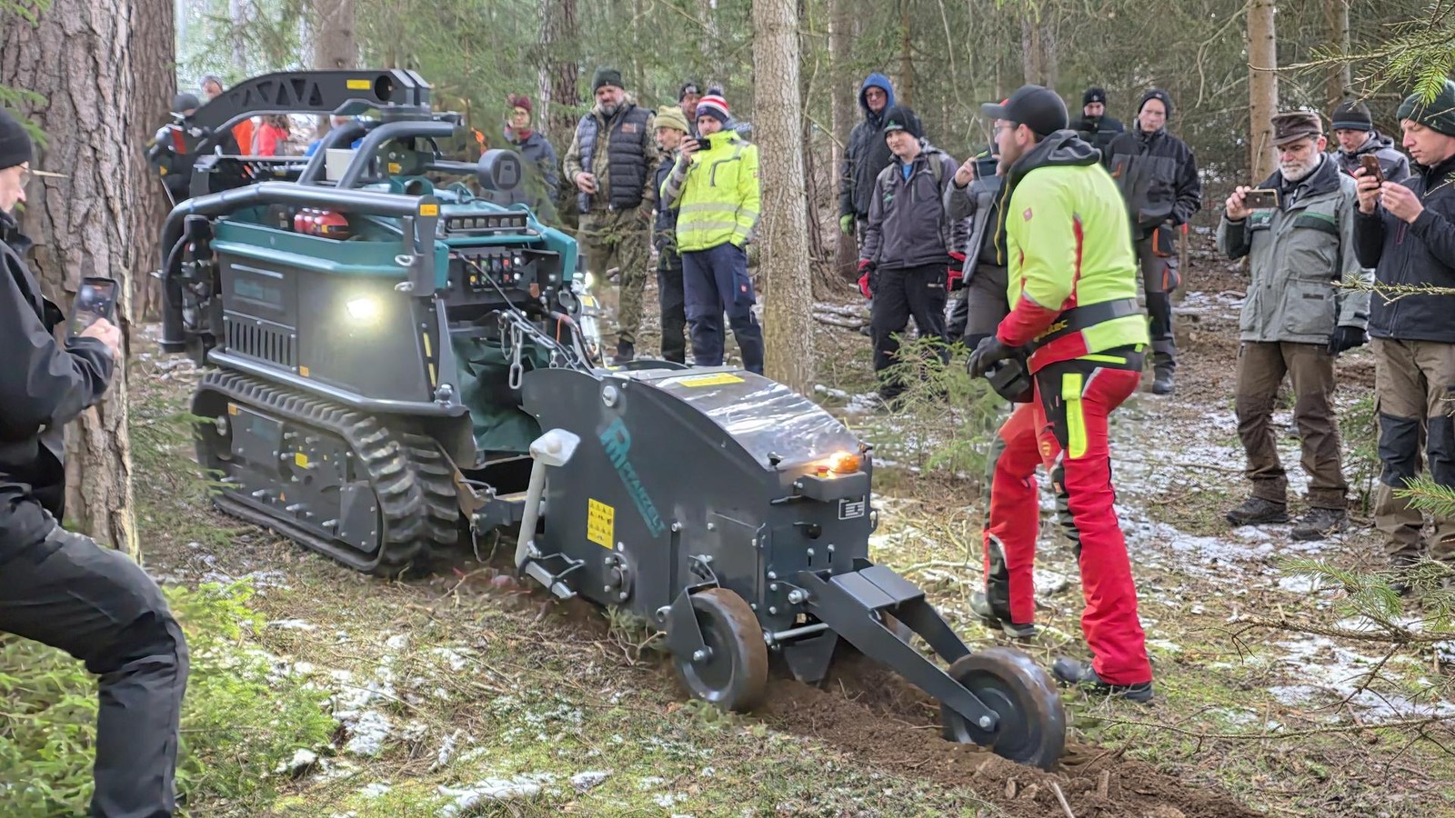 Kein-b-ser-Streich-Max-und-Moritz-helfen-Waldbesitzern-im-Saale-Orla-Kreis