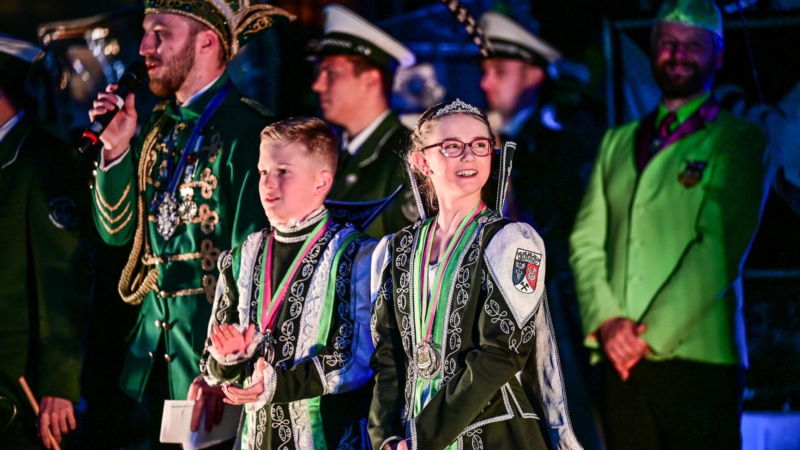 Kinderprinzenpaar-Diego-I-und-Mila-I-regieren-die-Narren-in-Oberhausen