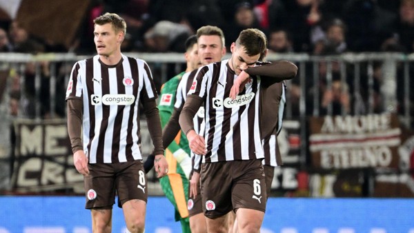 Achte Pleite in Folge – St.-Pauli-Präsident gibt Trainer Blessin Rückendeckung