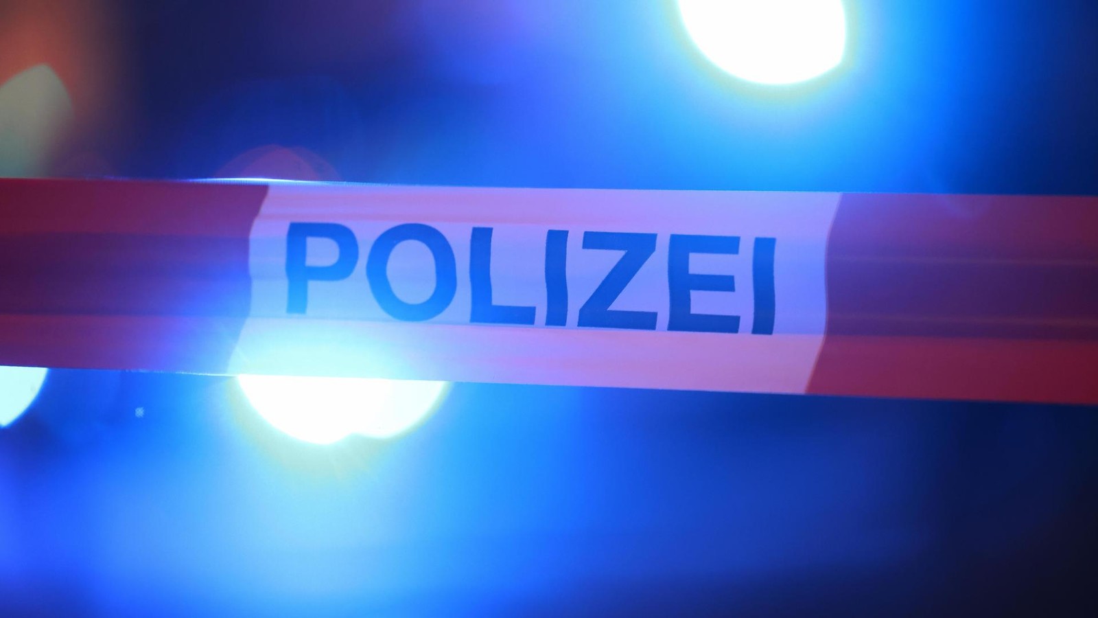 Unfall-in-Ilmenau-Autofahrerin-st-rzt-Abhang-hinunter-und-kollidiert-mit-Baum