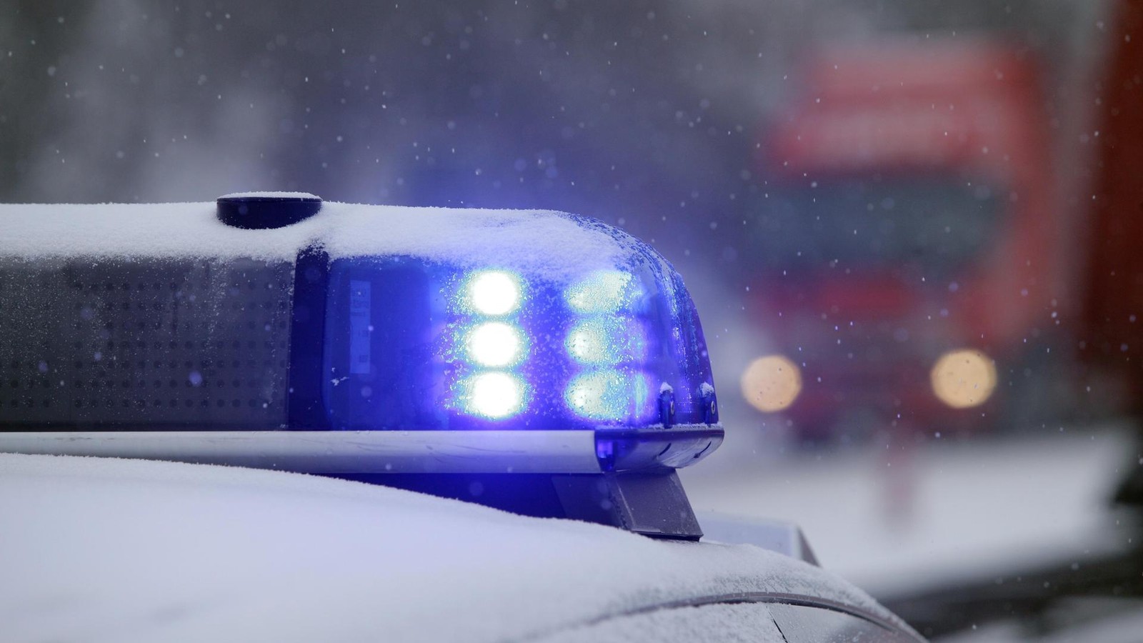 Rutschige-Stra-e-Sommerreifen-werden-bei-Unfall-in-Sondershausen-zum-Verh-ngnis