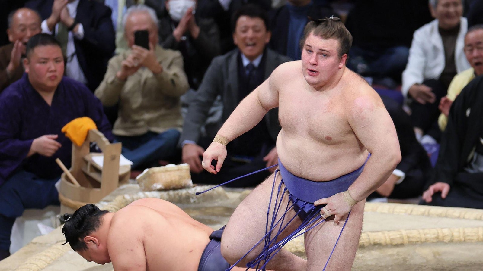 Danylo-floh-nach-Japan-jetzt-ist-er-ein-gefeierter-Sumo-Star