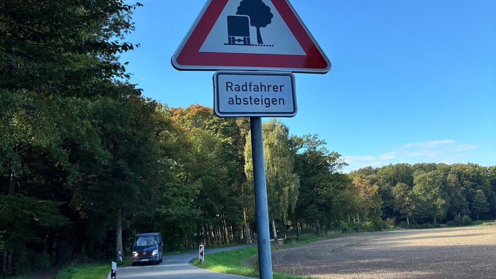 Kuriose-Verkehrszeichen-sorgen-f-r-Spott-auch-bei-extra-3-