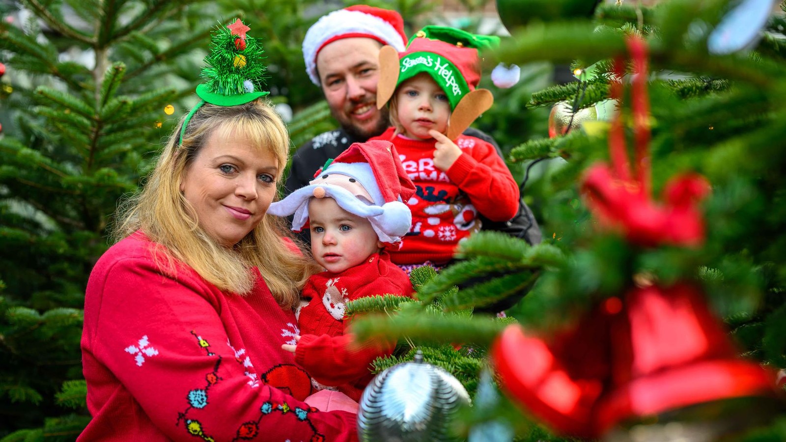 Weihnachtsbaumverkauf-Oberhausener-Familie-sammelt-Geld-f-r-Schlaganfallhilfe