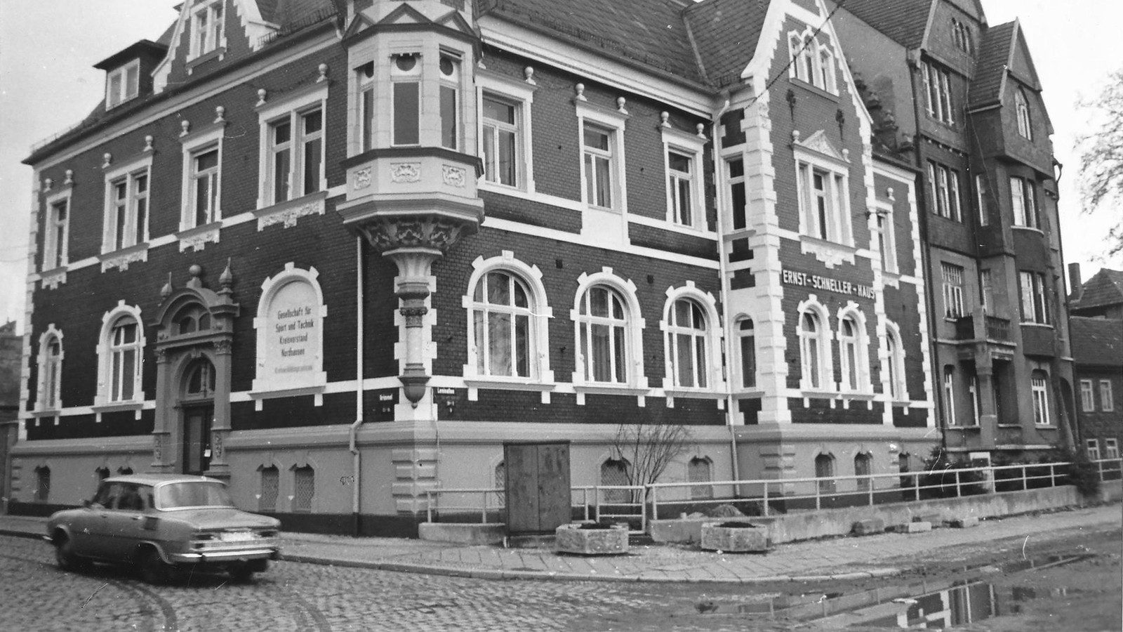 Historisches-Foto-aus-Nordhausen-Renovierung-in-der-Leninallee