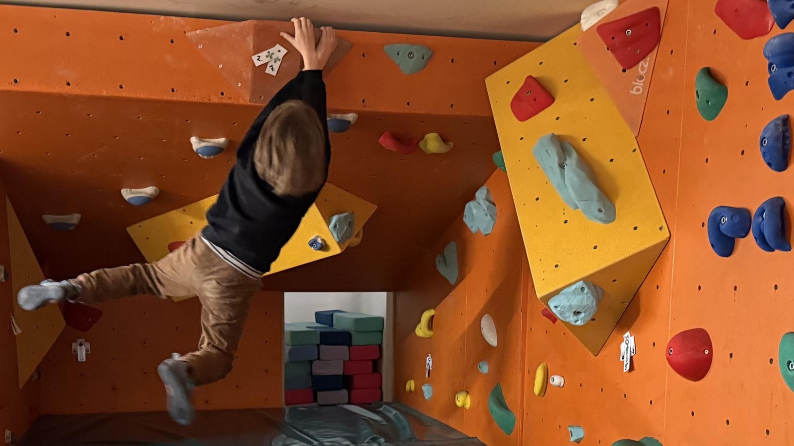 Bouldern-in-gem-tlicher-Atmosph-re-Block-n-Roll-in-Weimar