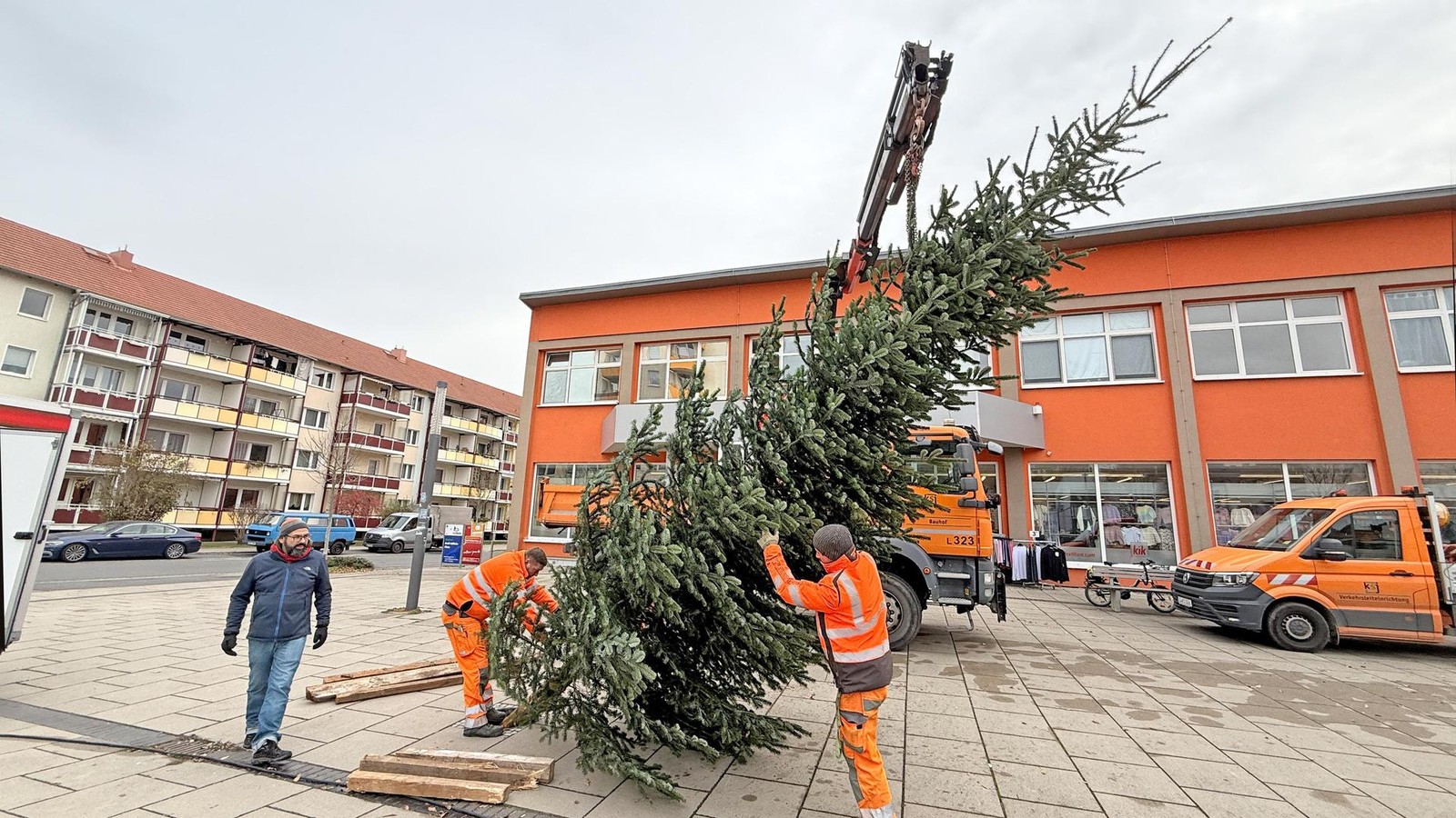 Stadtteil-spart-beim-Weihnachtsbaum-Z-ndet-nun-der-Rockefeller-Effekt-