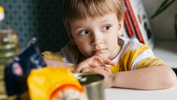 Gemein: Merle (6) wünscht sich Bastelsachen und bekommt alte Konserven