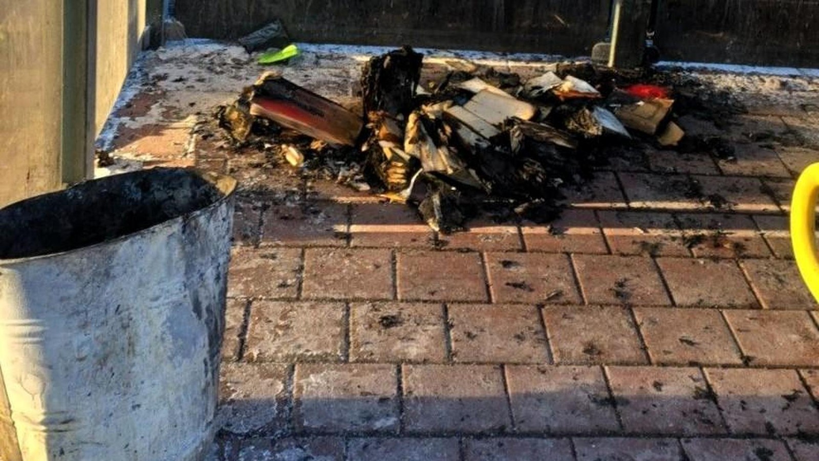 Altenburger-Land-B-cher-brennen-in-Schm-lln