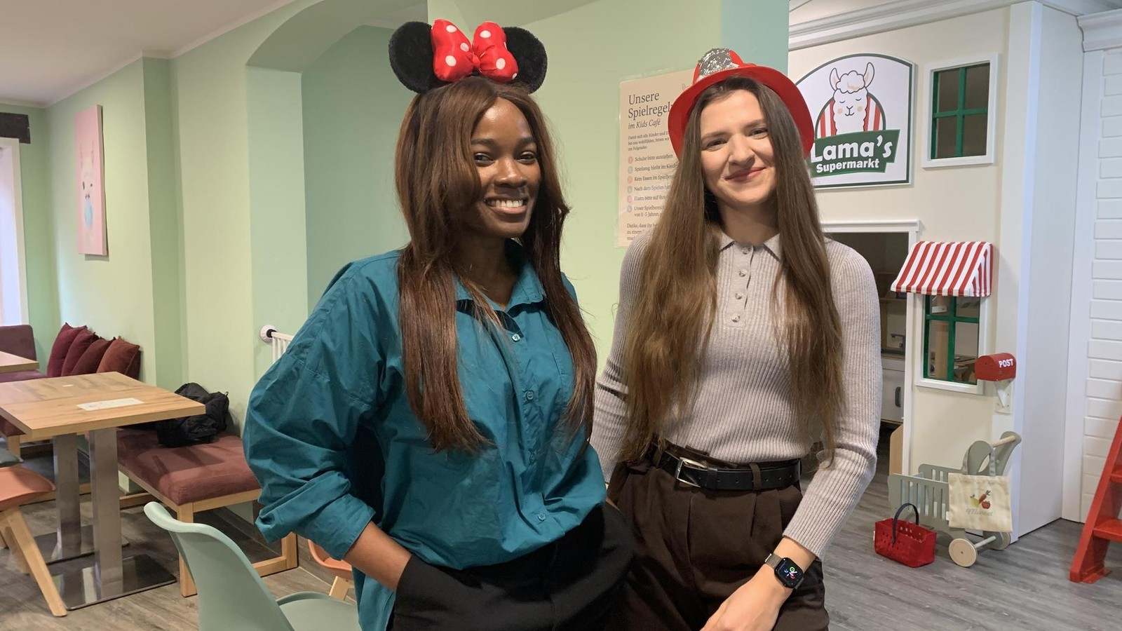 L-neburgs-erstes-Kindercaf-er-ffnet-mit-Babyccino-und-Rutsche