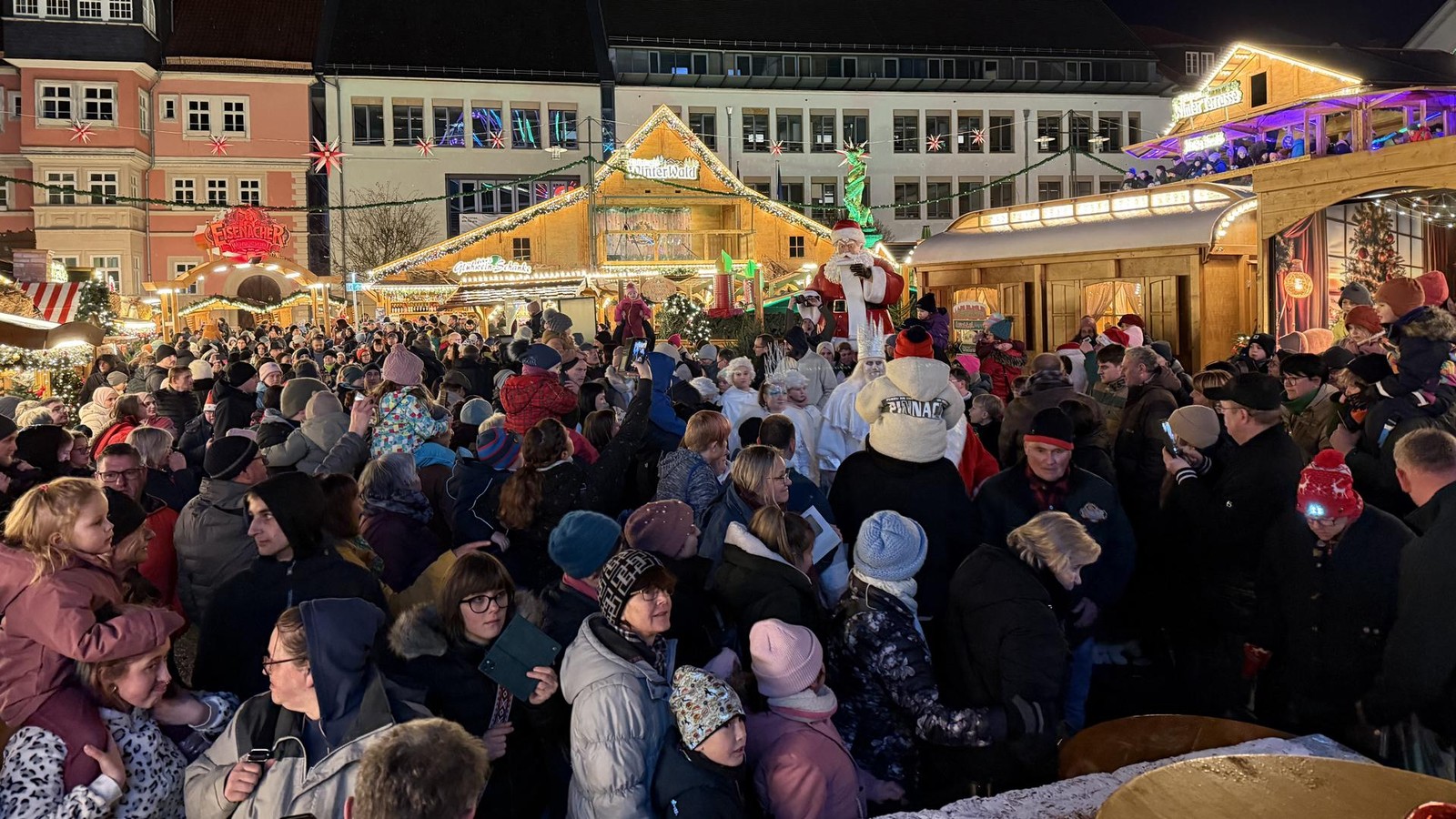 Lust-machen-die-ersten-Fotos-vom-Eisenacher-Weihnachtsmarkt