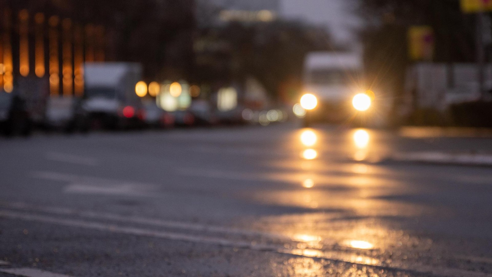 Tr-bes-Winterwetter-bestimmt-Berlin-DWD-warnt-Autofahrer-vor-Gl-tte