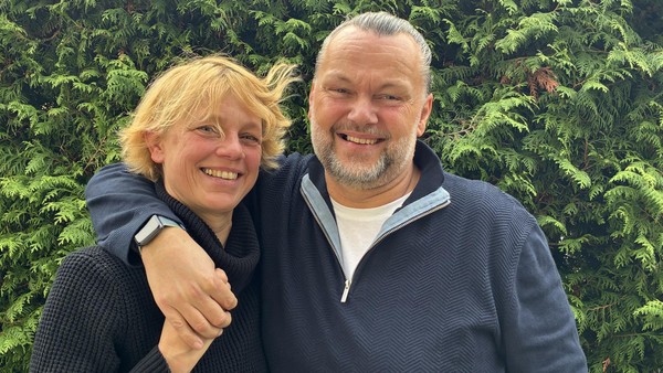 Mit 60 nochmal Windeln wechseln? Braunschweiger Paar sagt Ja!