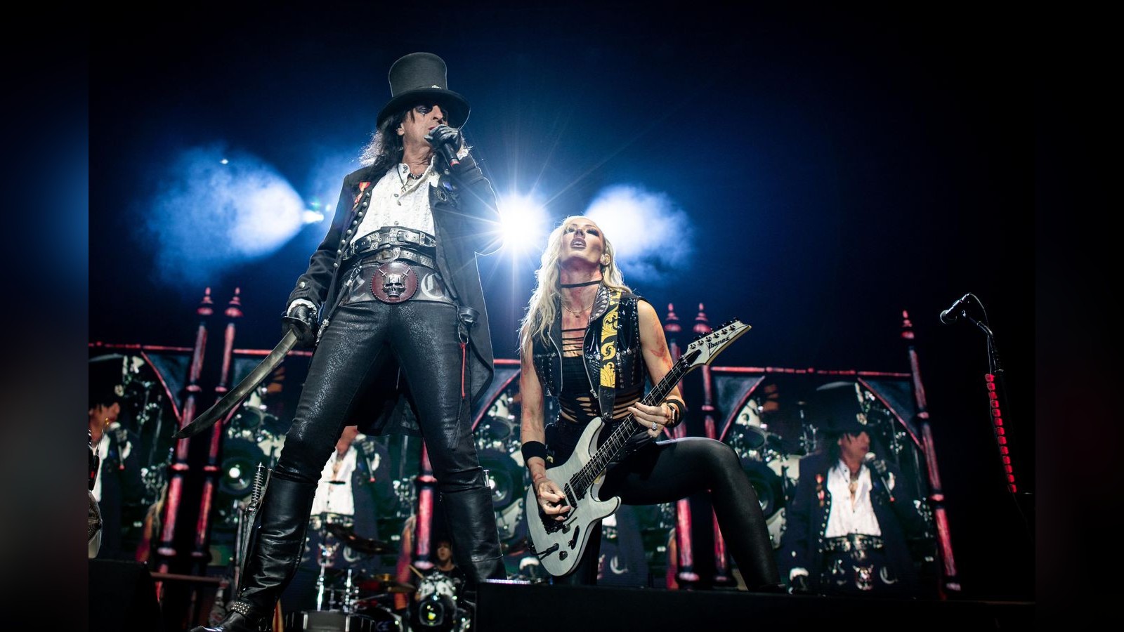 Alice-Cooper-schockiert-Joss-Stone-Acht-Kulturtipps-zum-Dezember-Start