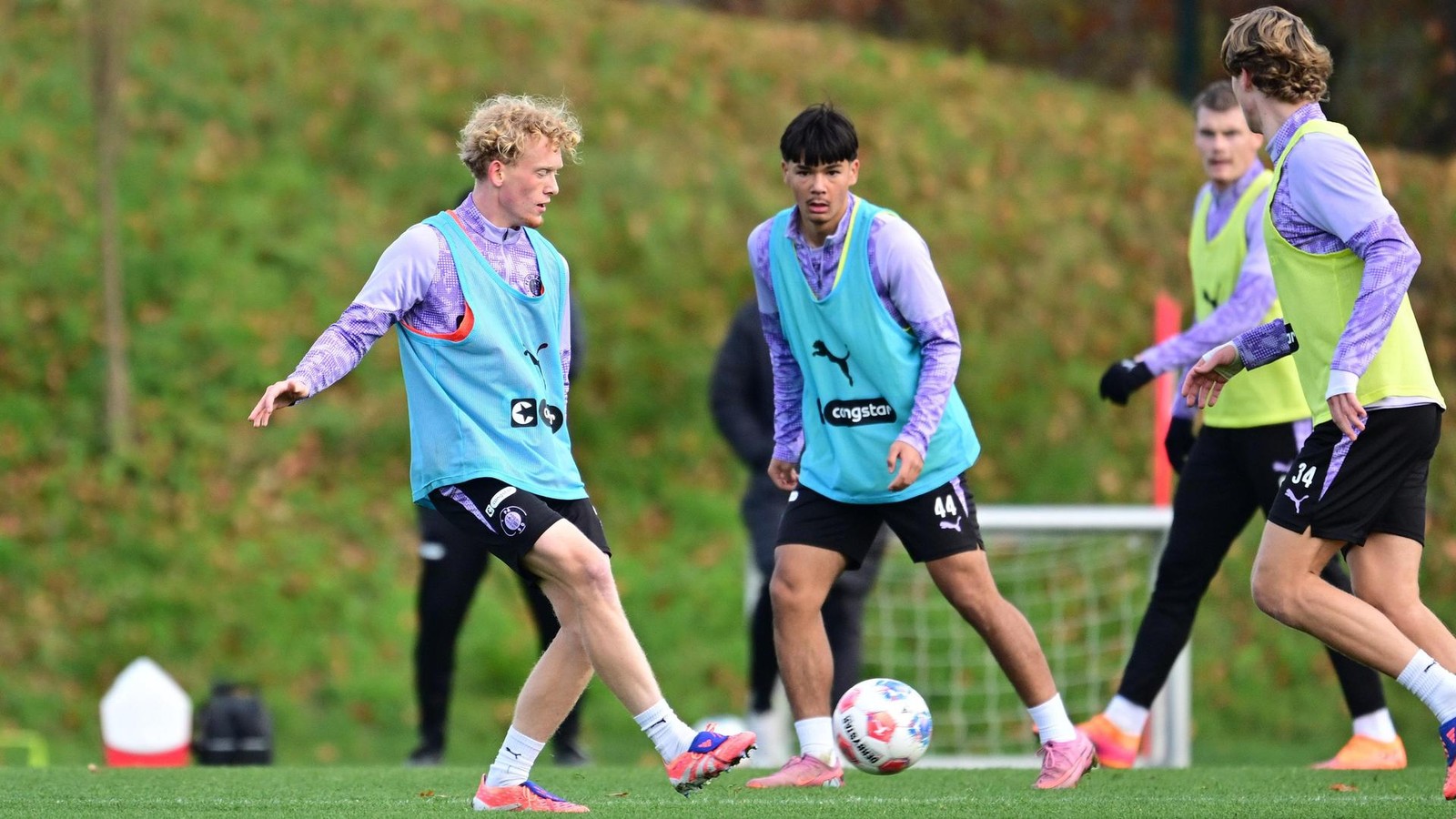 Scouts-und-Geh-lter-Was-im-FC-Bayern-Nachwuchs-anders-l-uft-als-bei-St-Pauli