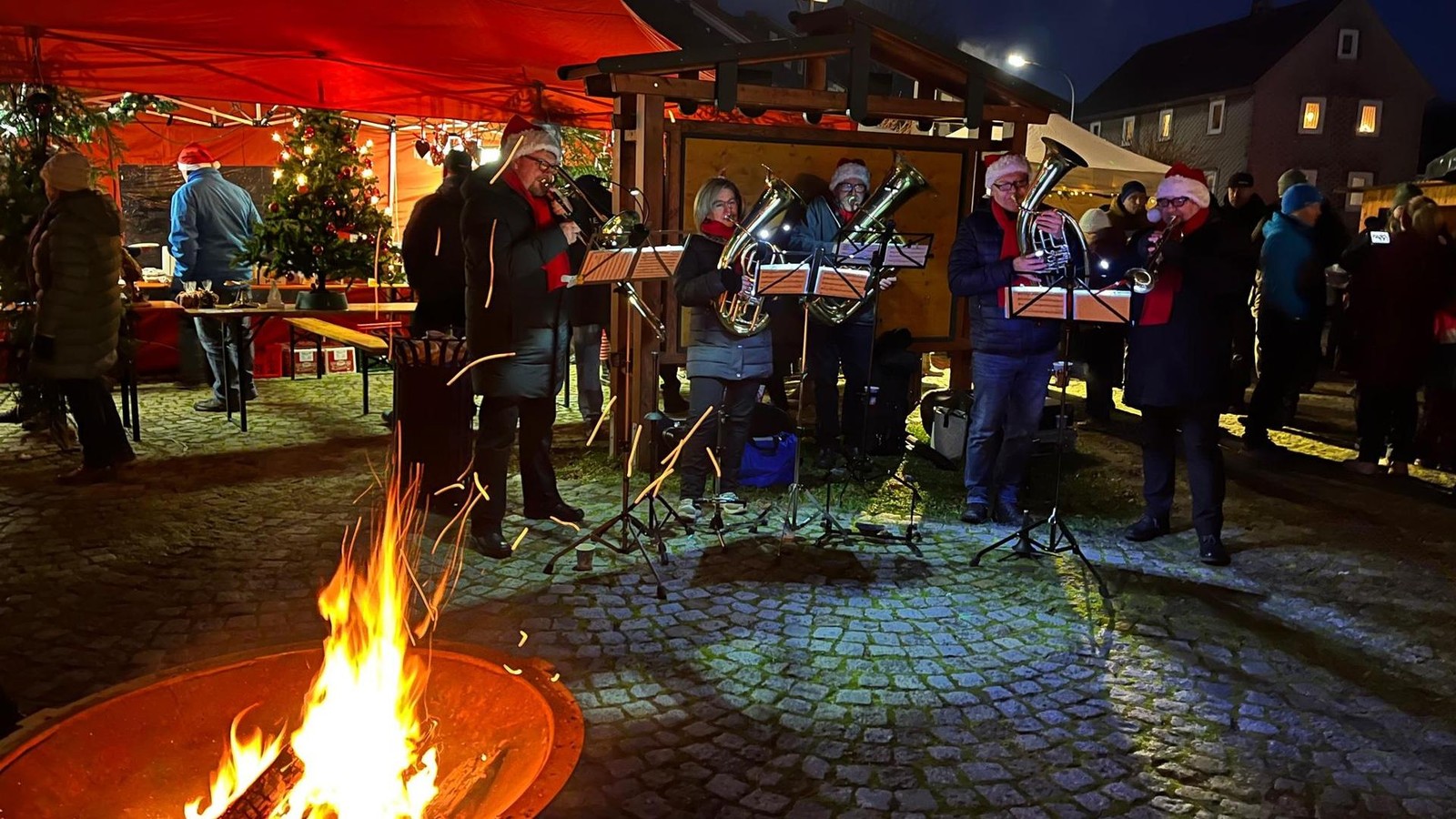 Weihnachtsmarkt-der-Vereine-geht-in-einem-Dorf-im-Ilm-Kreis-in-die-zweite-Runde